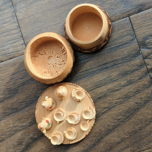 Miniature Tea Set With - Picture 4 of 11